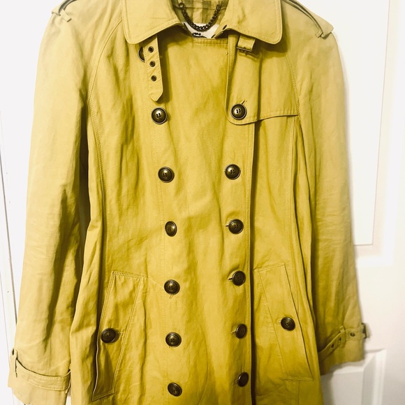 Authentic Burberry Women's Trench in mustard - Picture 3 of 11